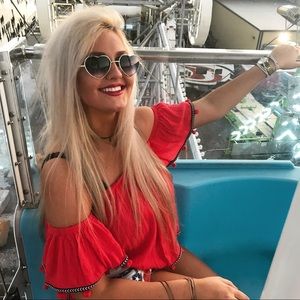 Meet your Posher, Alla